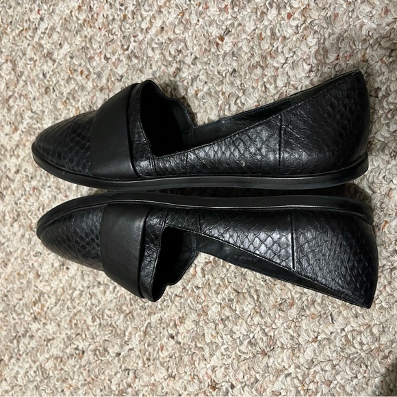 Vince Mason Snakeskin Embossed Leather Slip On Loafers - Picture 4 of 7